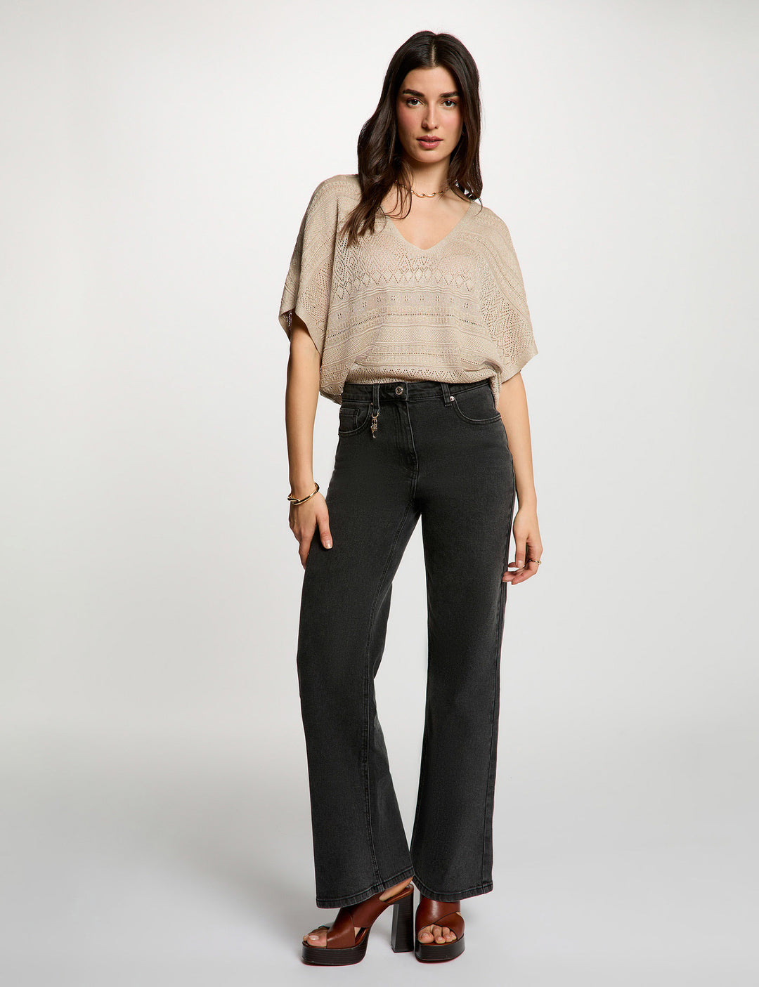Pull oversize col v