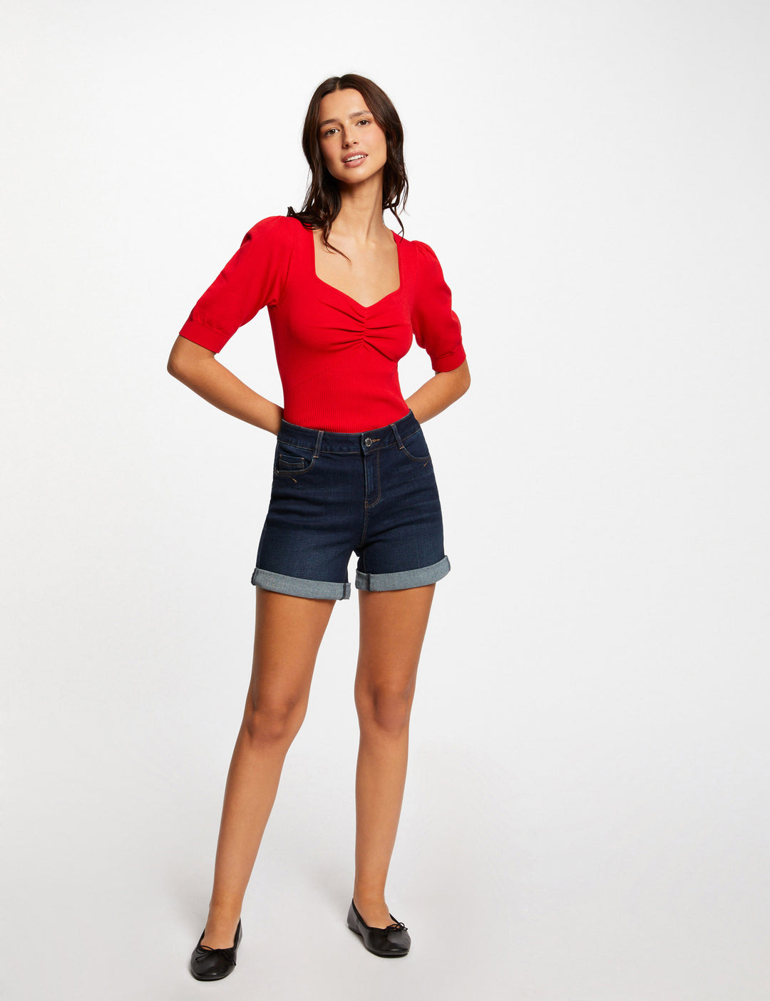 Pull manches courtes encolure coeur
