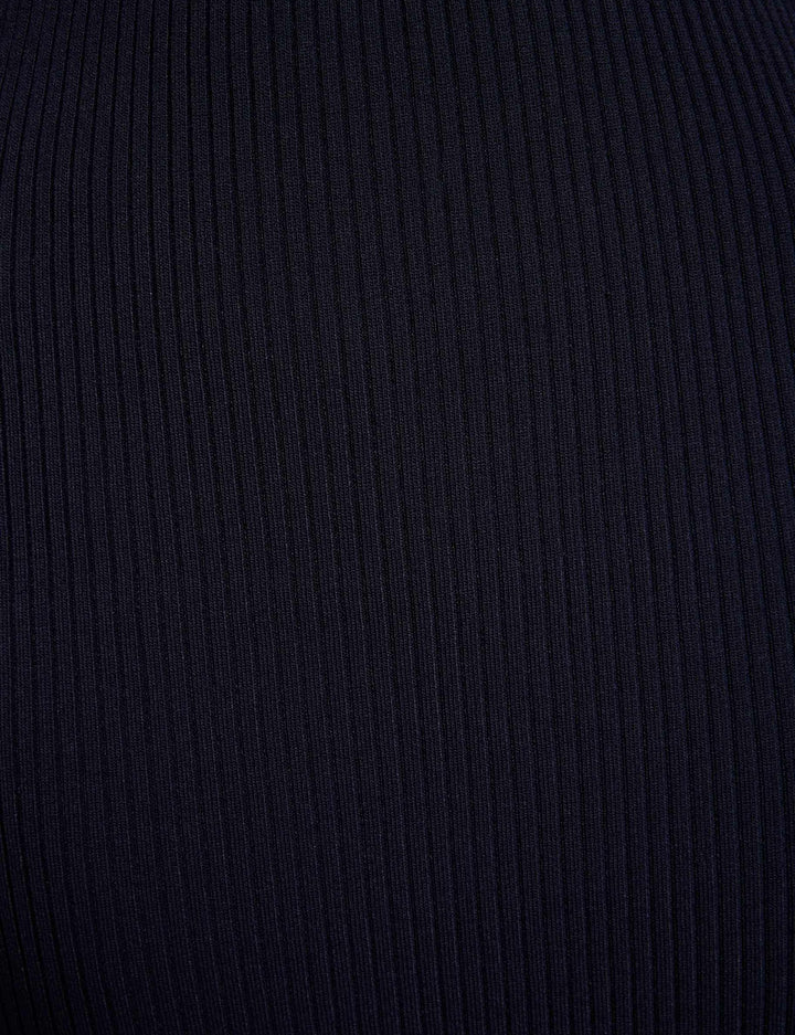 Robe pull ajustée avec ornement