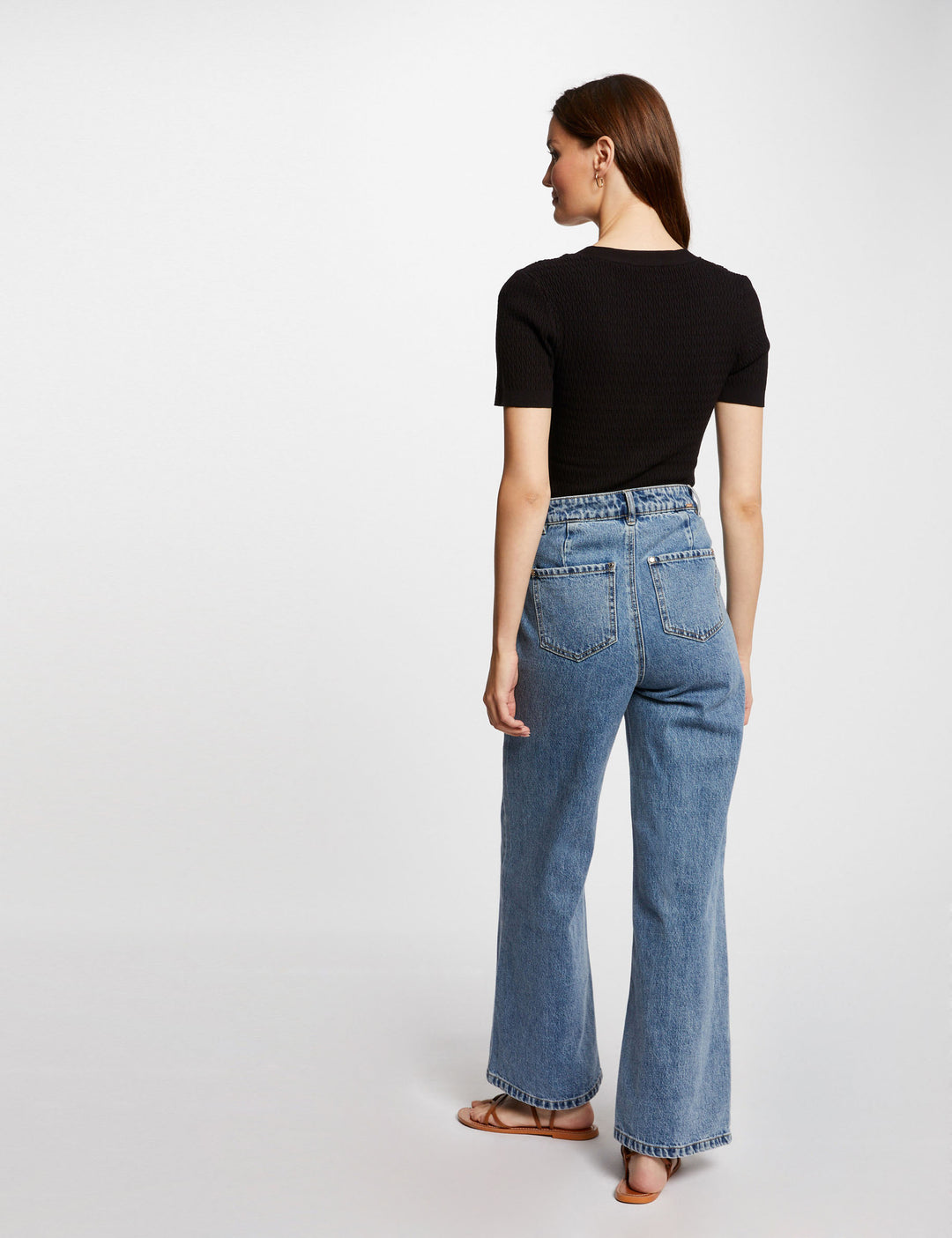 Pull col en V manches courtes