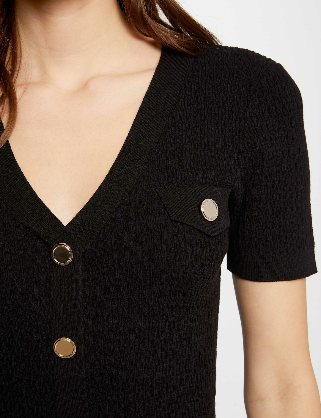 Pull col en V manches courtes