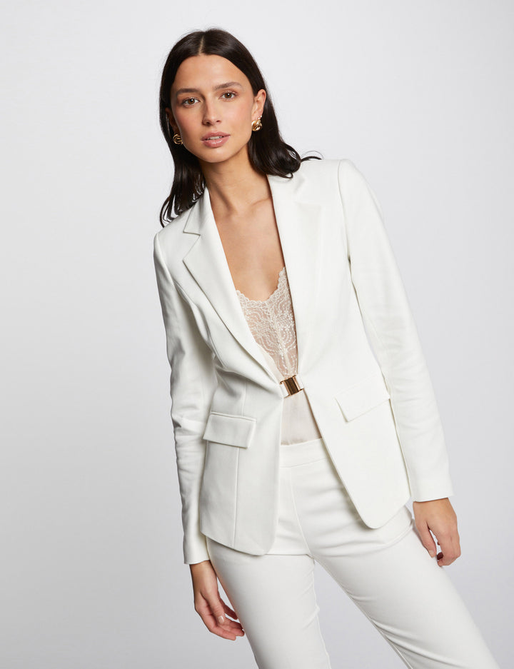 Veste cintrée avec agrafe