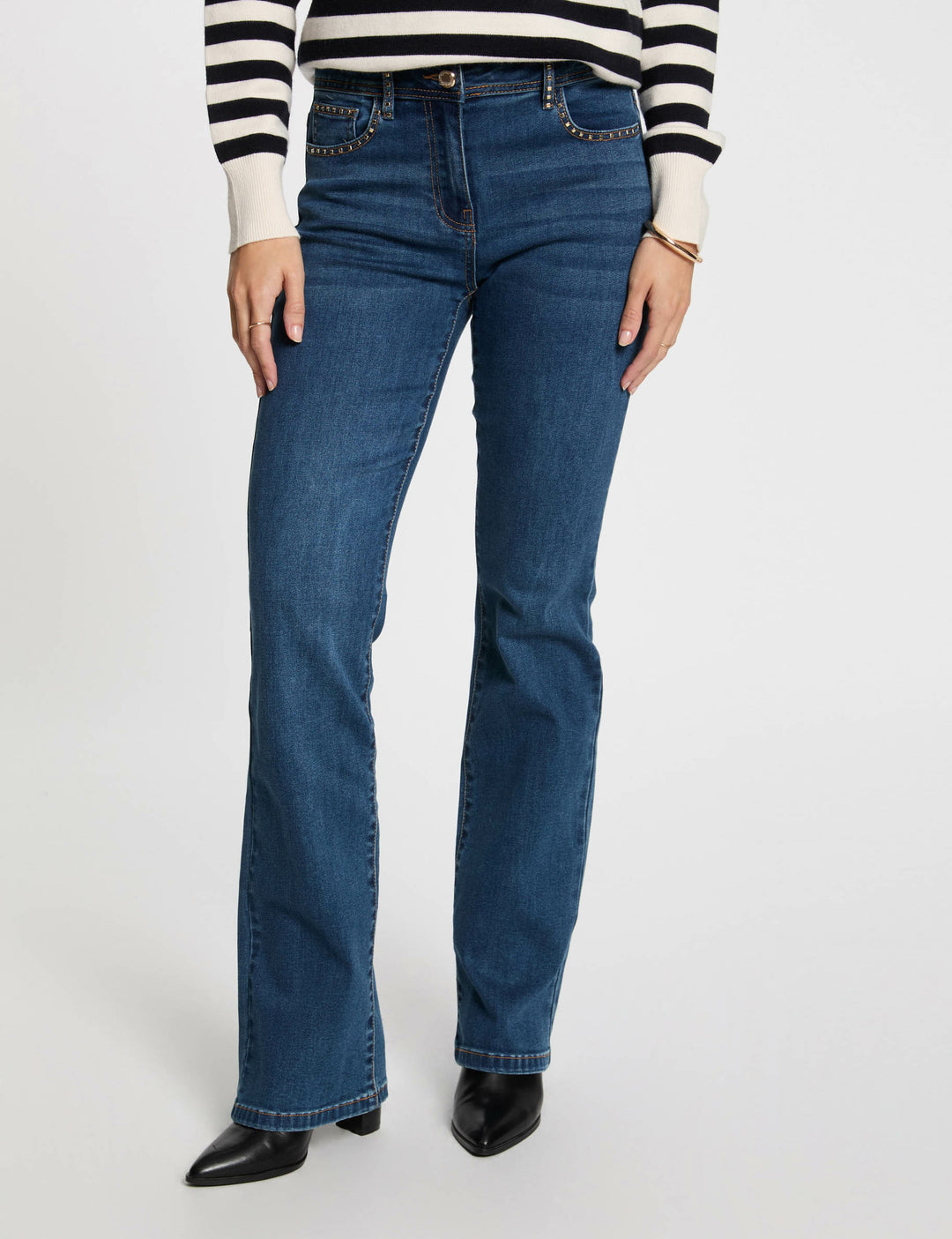 Jeans bootcut détails cloutés