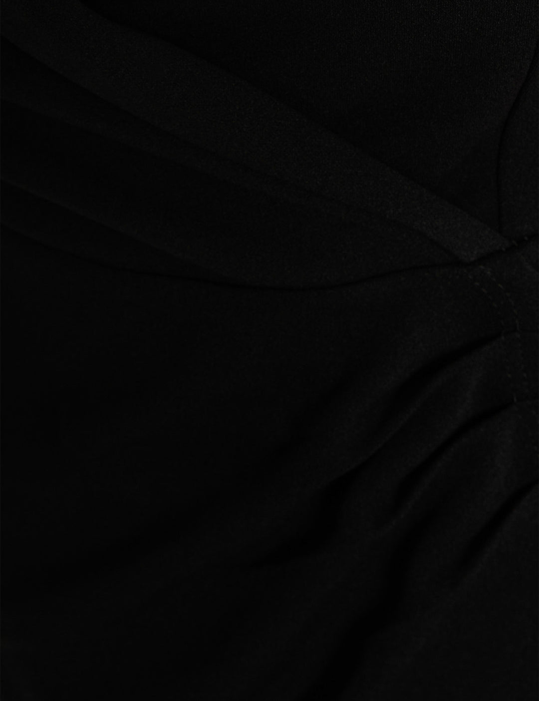Robe courte décolleté