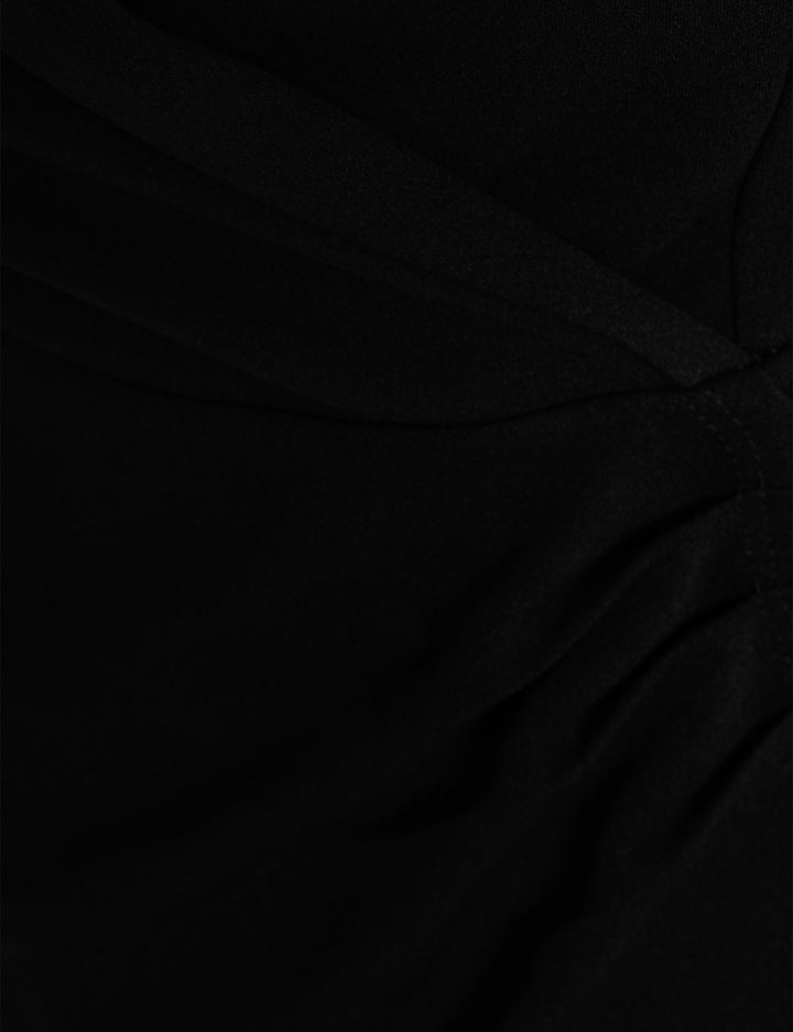 Robe courte décolleté