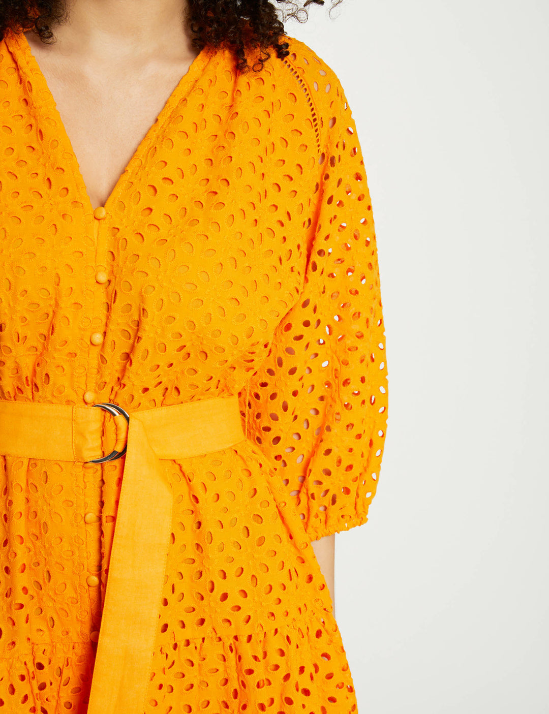 Robe courte trapèze brodée