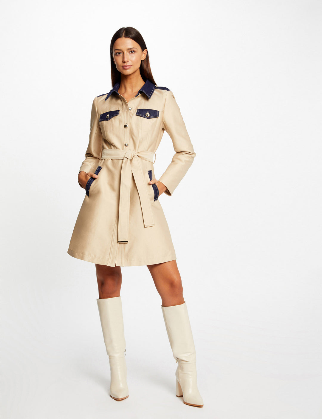 Trench long évasé ceinturé détails denim