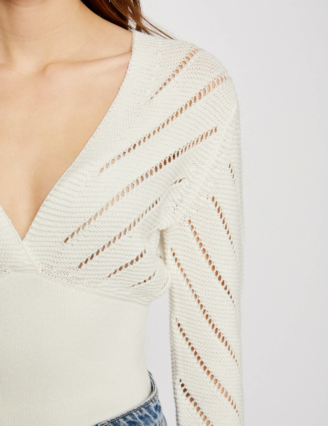 Pull col en V ajouré