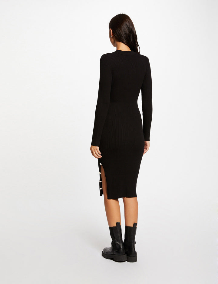Robe pull ajustée fendue avec boutons