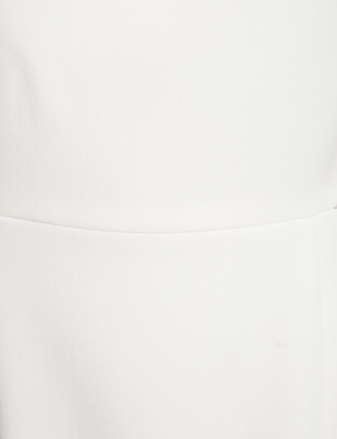Robe courte ajustée dos nu