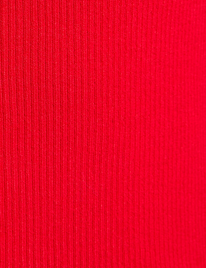 Pull ajusté col v