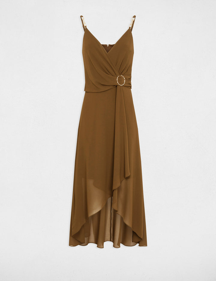 Robe mi-longue à  fines bretelles