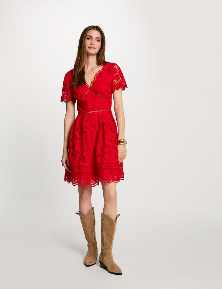 Robe courte patineuse brodée