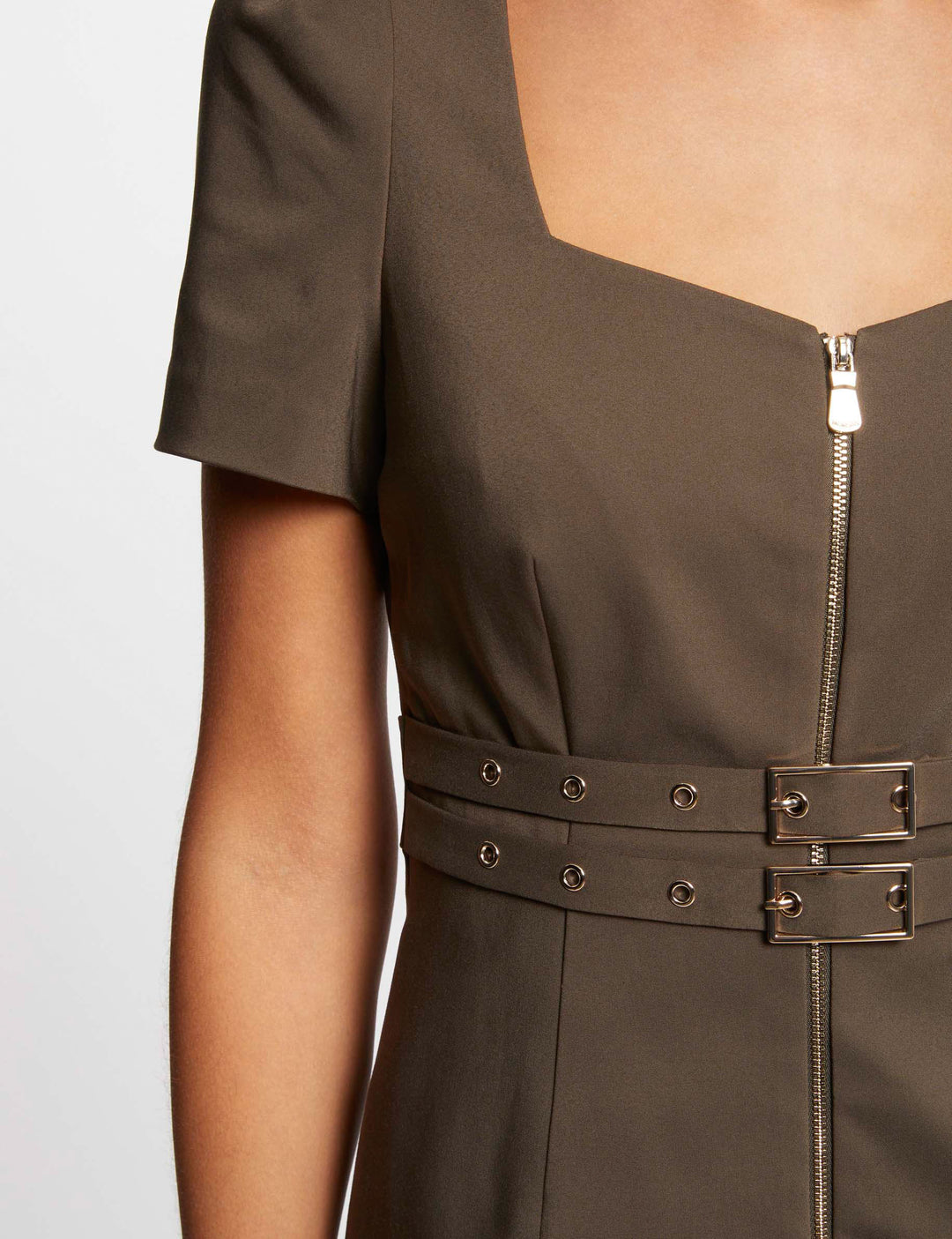 Robe courte ajustée zippée
