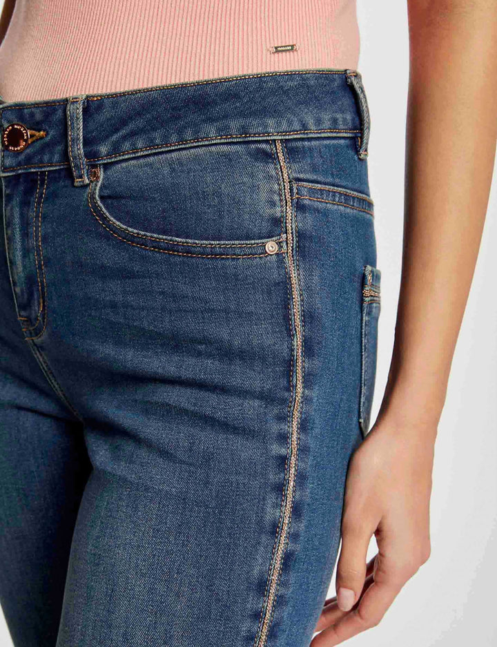 Jeans slim avec bandes strass