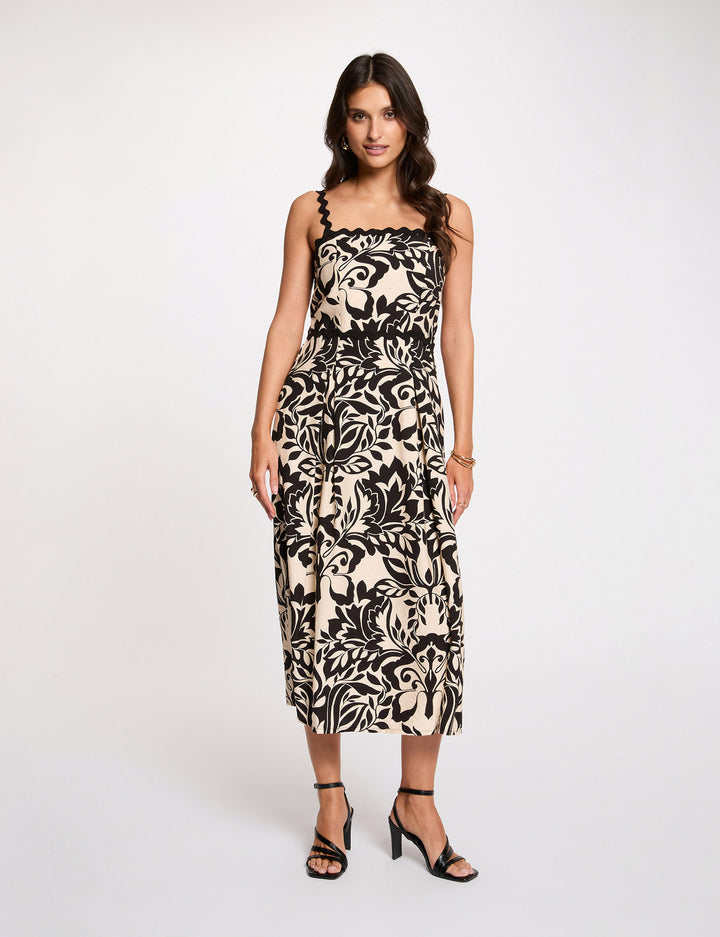 Robe mi-longue encolure carrée
