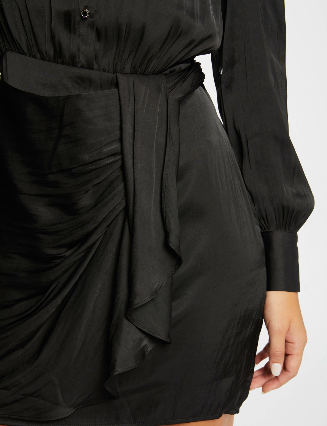 Robe droite drapée satinée