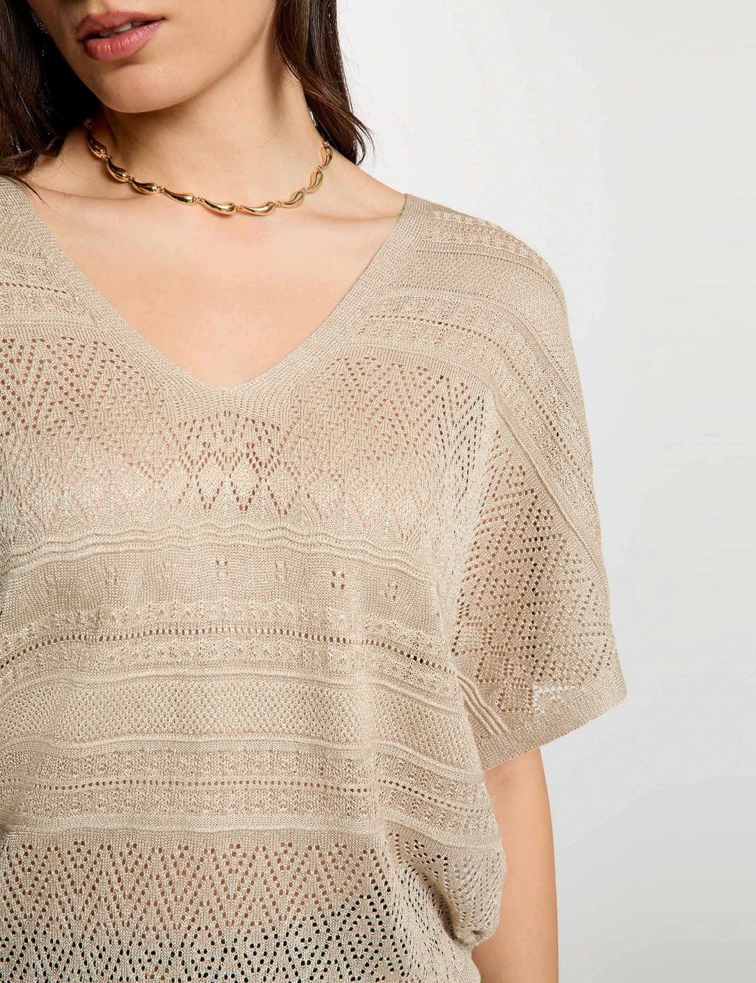 Pull oversize col v