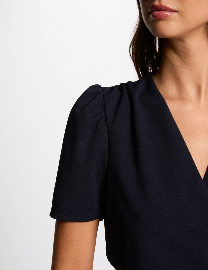 Robe courte cintrée drapée