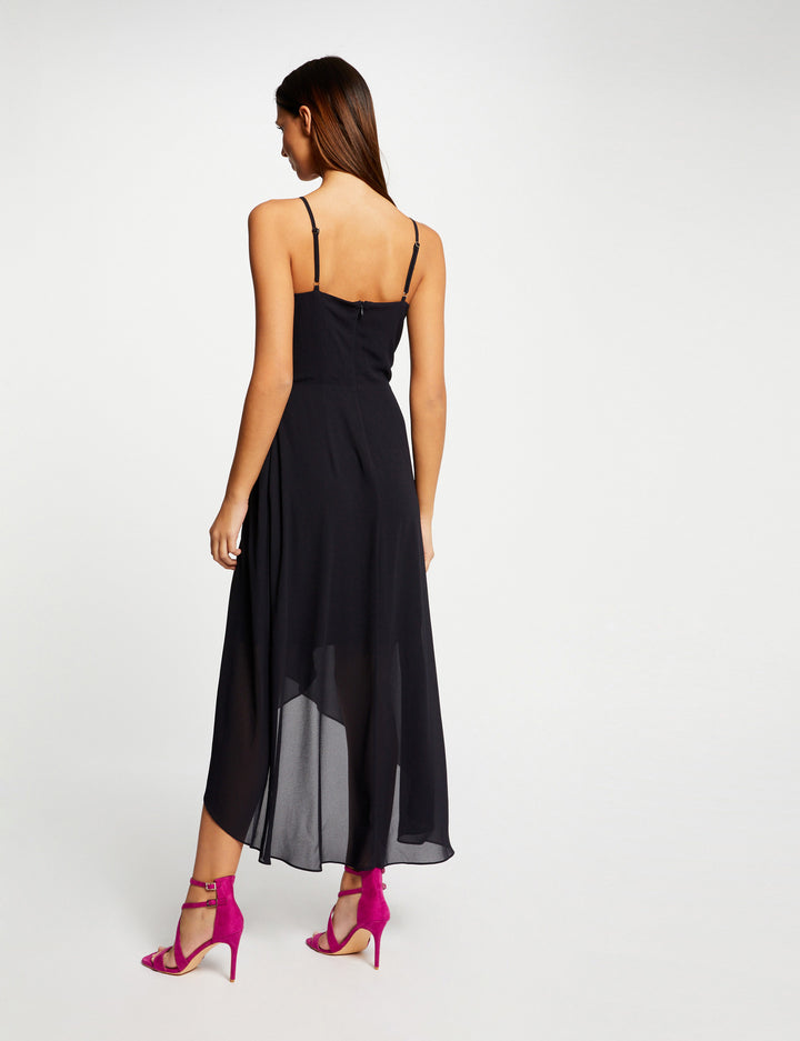 Robe mi-longue à  fines bretelles