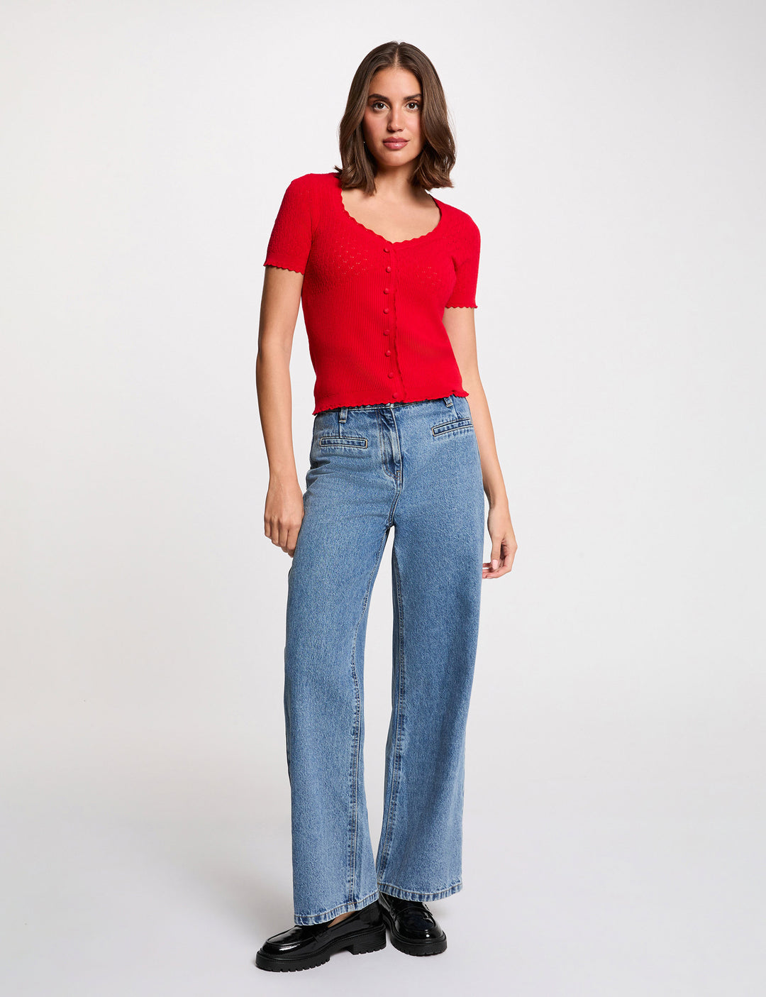 Pull ajusté col v