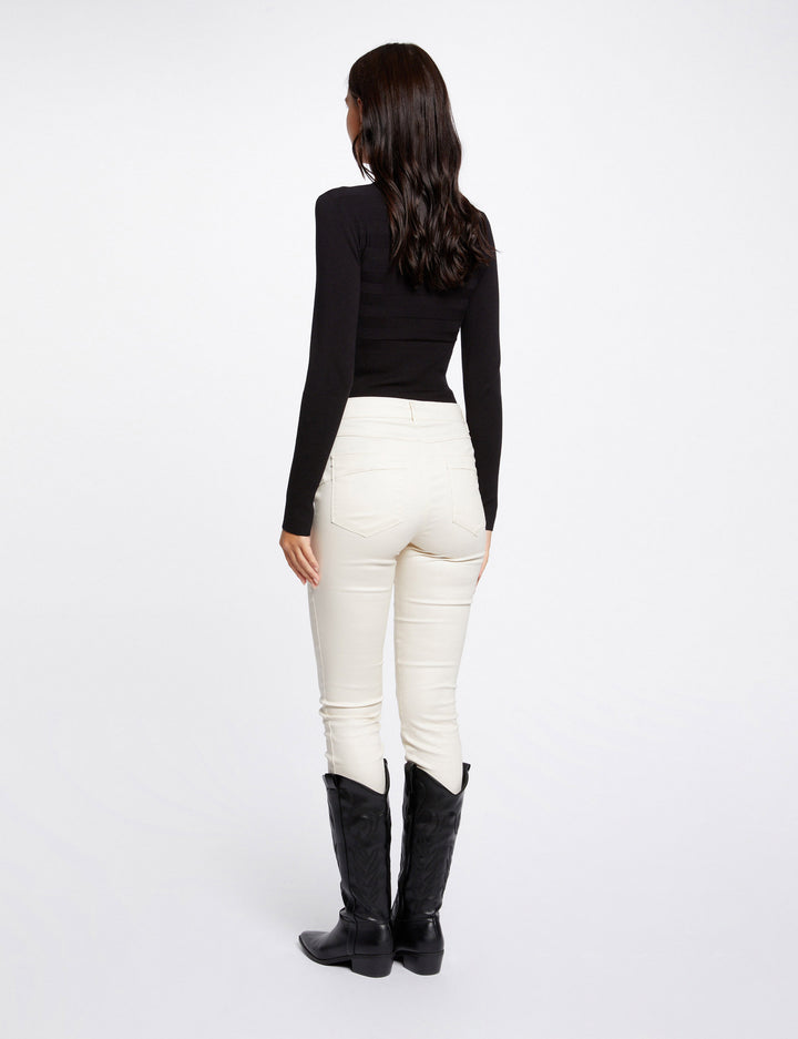 Pantalon slim enduit avec clous