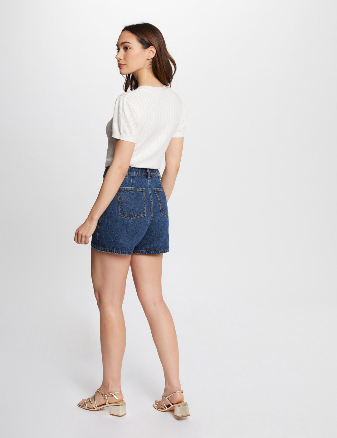Pull col en V manches courtes