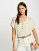 Pull col en V manches courtes