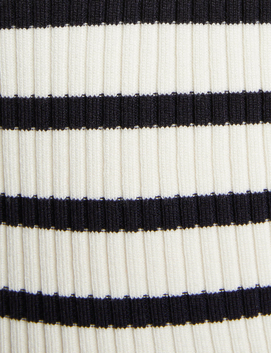Pull col en V à  rayures