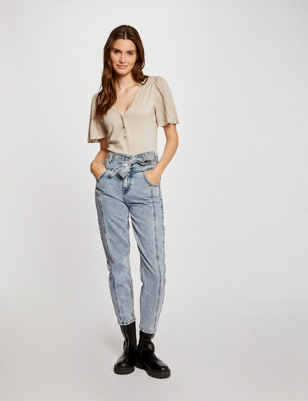 Pull col en V manches papillon