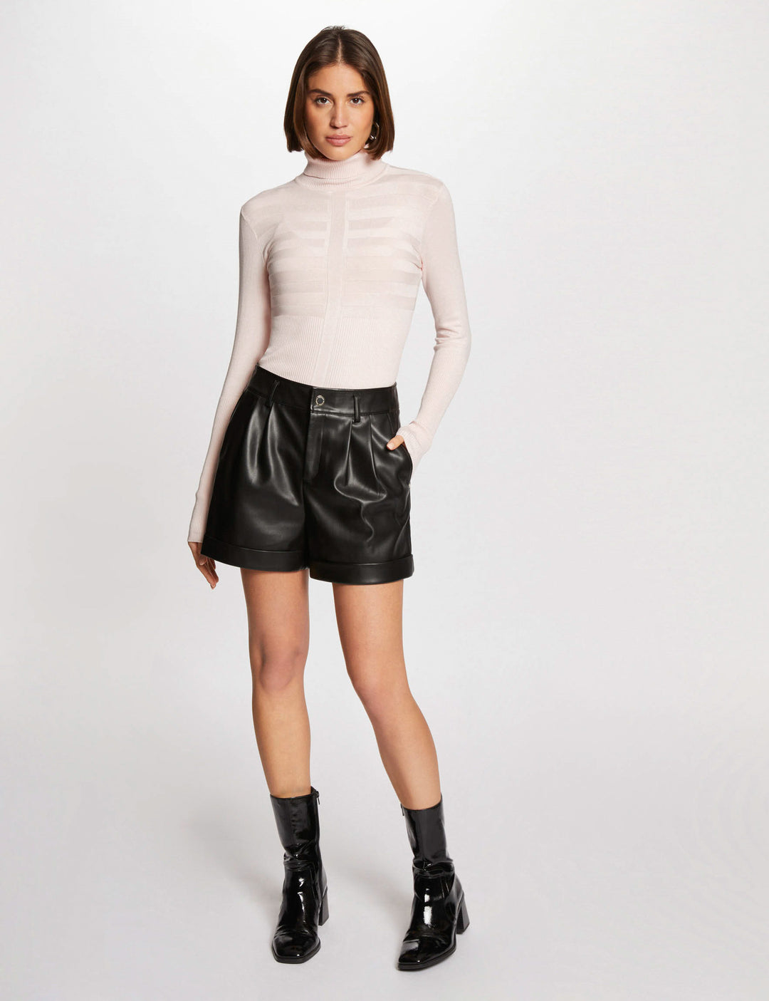 Pull col roulé ajusté