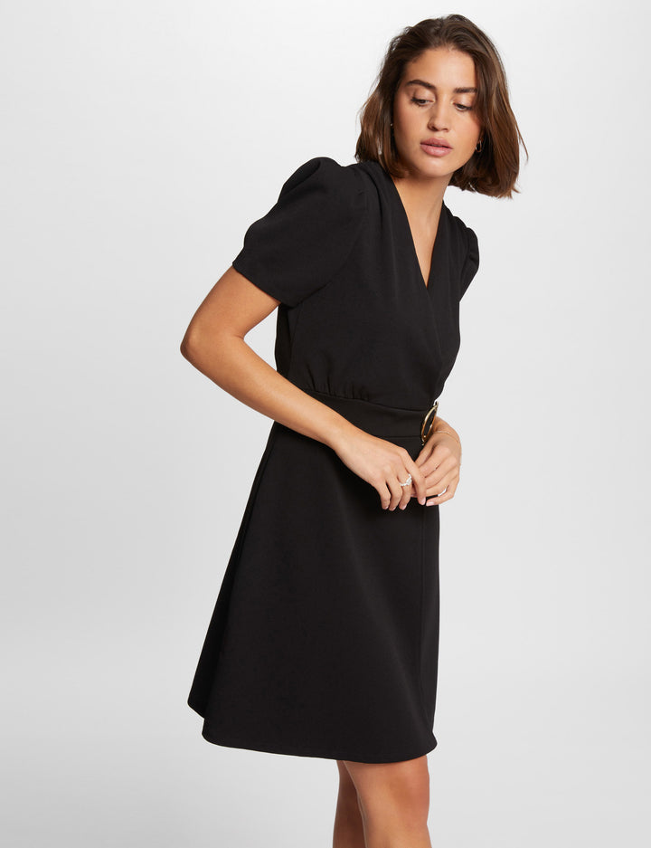 Robe courte cintrée drapée