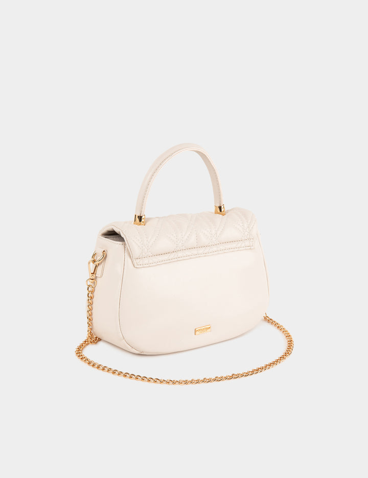 Sac matelassé avec ornement métallique