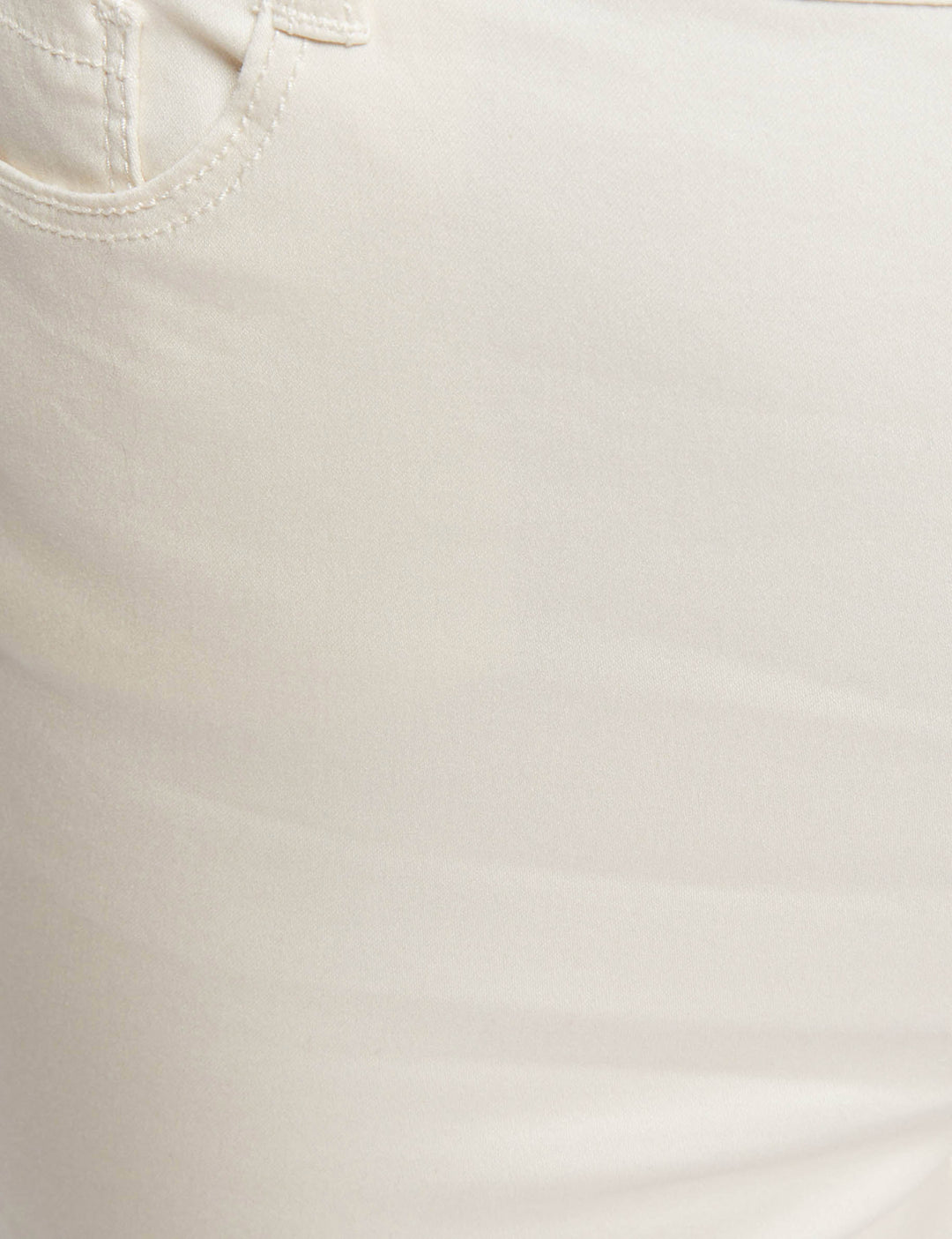 Pantalon slim enduit avec clous