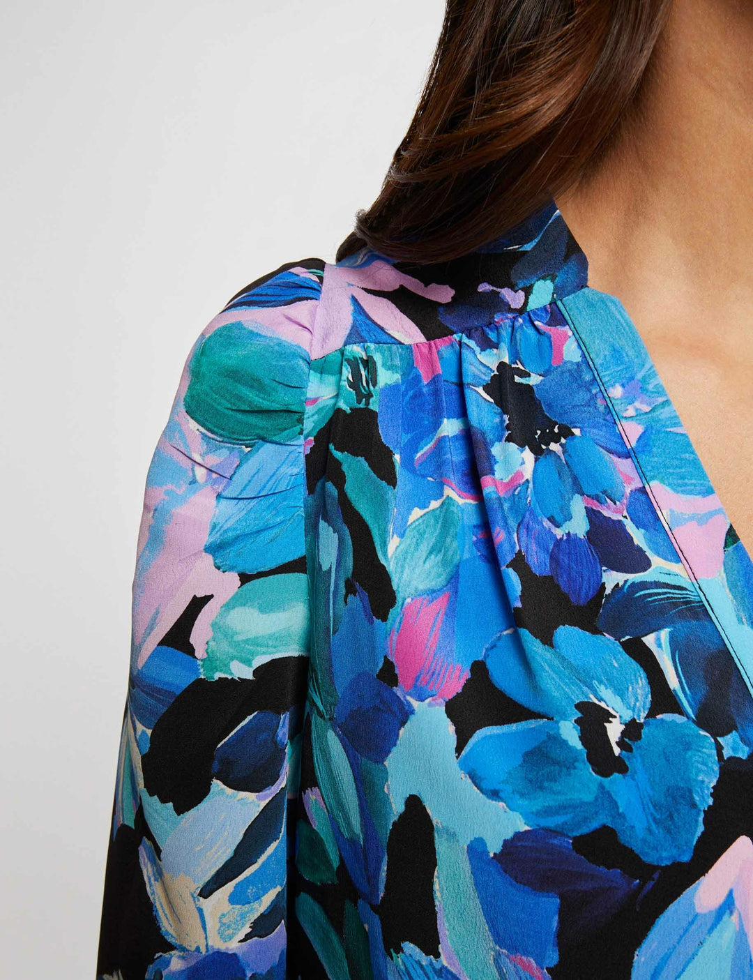 Chemise col en V imprimée