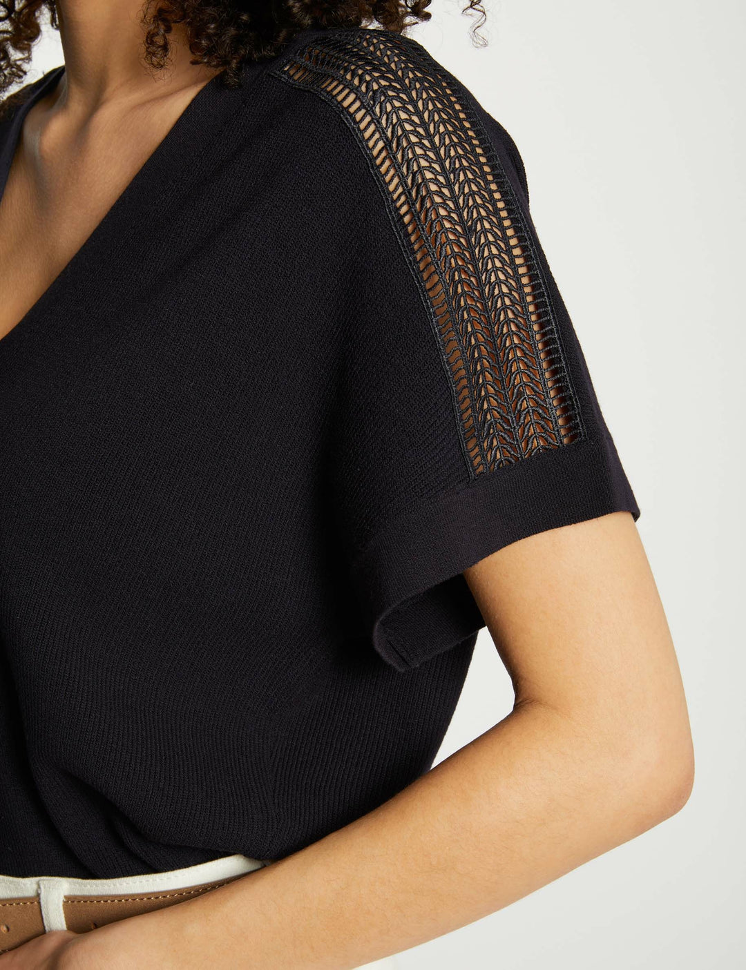 Pull col en V manches courtes