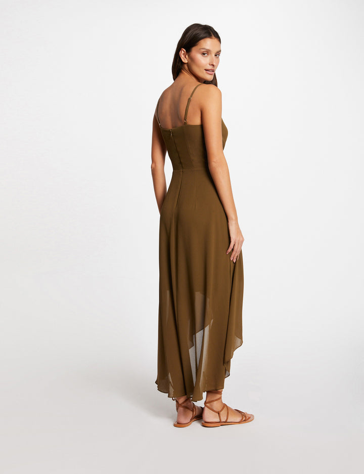 Robe mi-longue à  fines bretelles