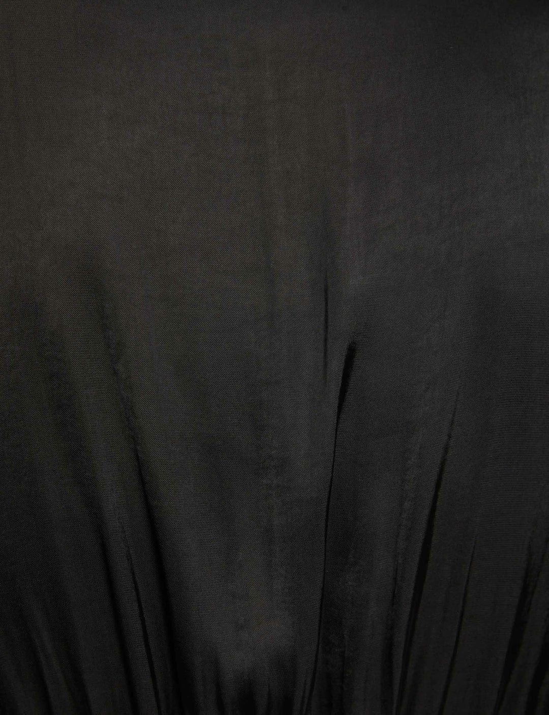 Robe droite drapée satinée