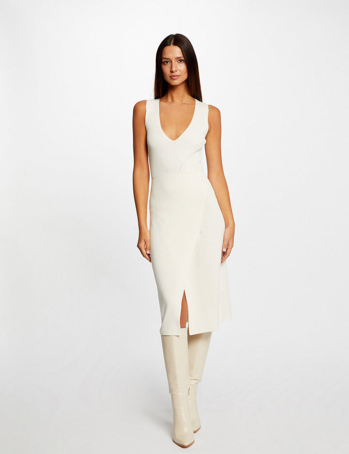 Robe pull midi ajustée col en V