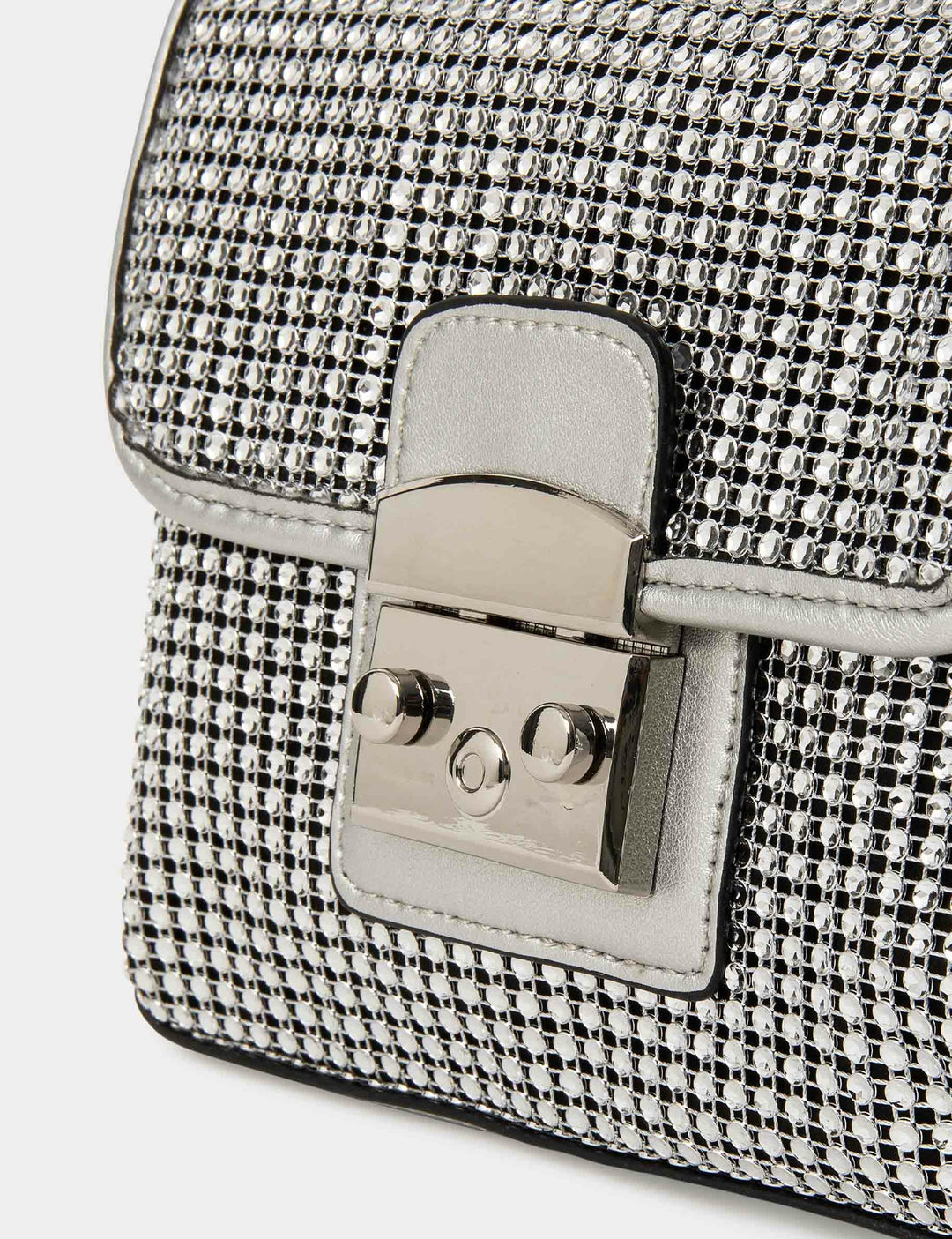 Sac à  rabat métallisé à  strass
