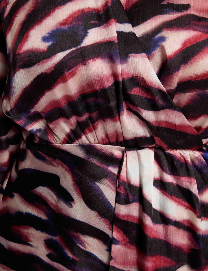 Robe cache coeur courte