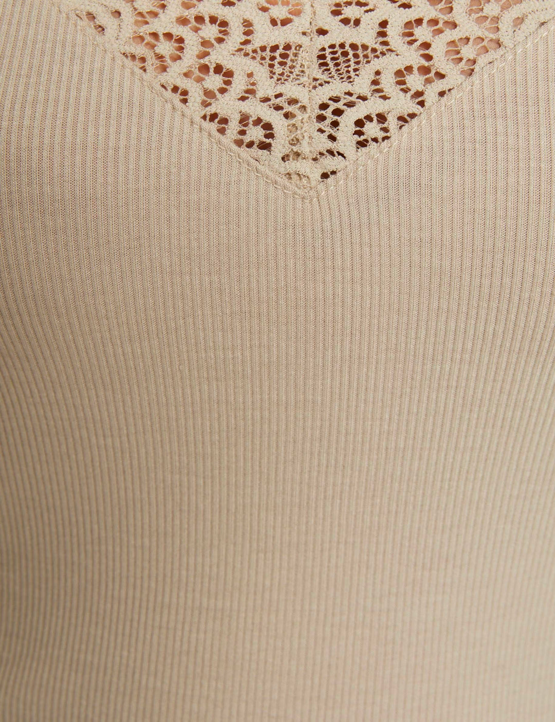 Débardeur bretelles larges en dentelle