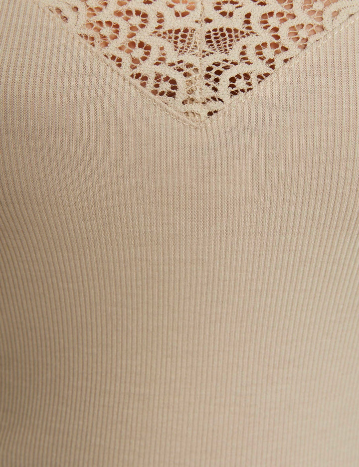 Débardeur bretelles larges en dentelle