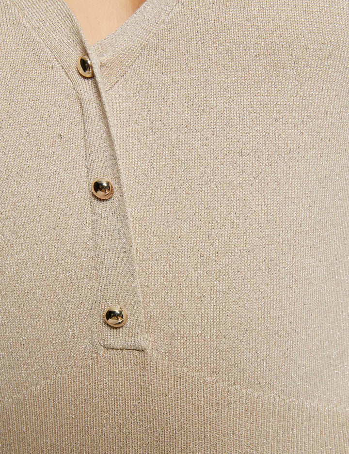 Pull col en V manches papillon