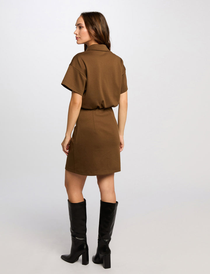 Robe courte ajustée