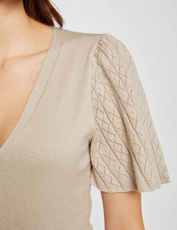 Pull col en V manches papillon