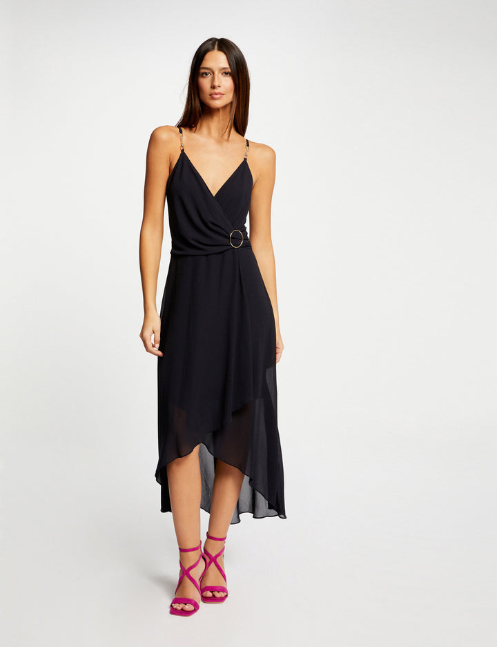 Robe mi-longue à  fines bretelles