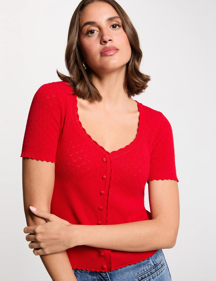 Pull ajusté col v