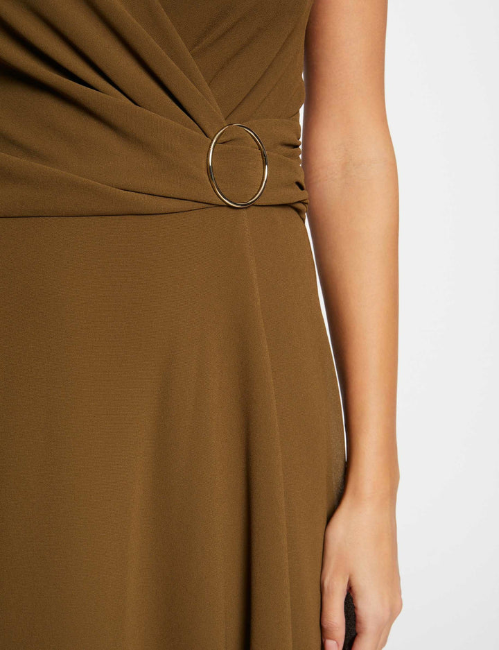 Robe mi-longue à  fines bretelles