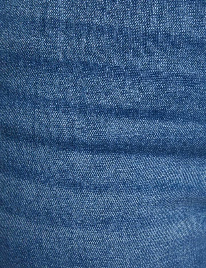 Jeans slim détails oeillets